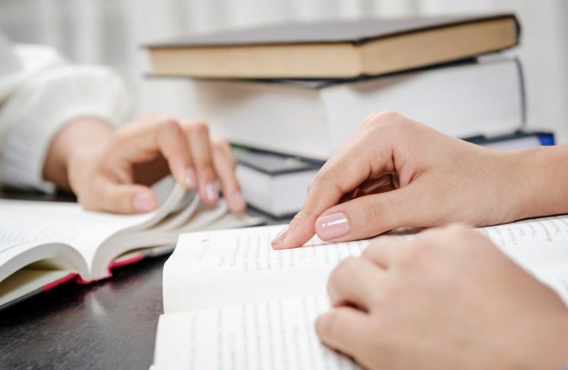 O que é revisão de livros?